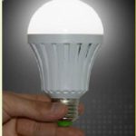 Lampu Bohlam LED Emergency 7 Watt Dipegang Nyala