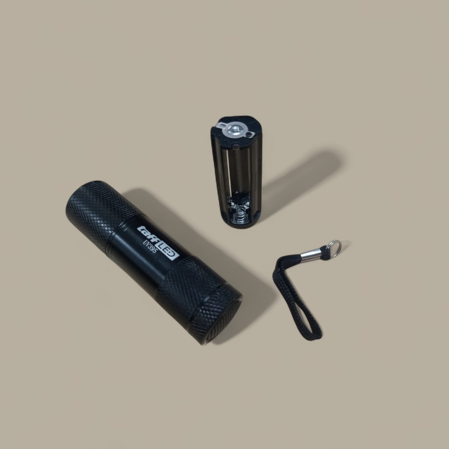 TaffLED Senter UV Ultraviolet 400nm 9 LED UV-395 Mini Flashlight Aluminium untuk Cek Keaslian Uang, Sidik Jari, Jejak dan Benda Samar, Senter UV Portable dengan 3 Baterai AAA untuk Pemeriksaan - Gambar 10