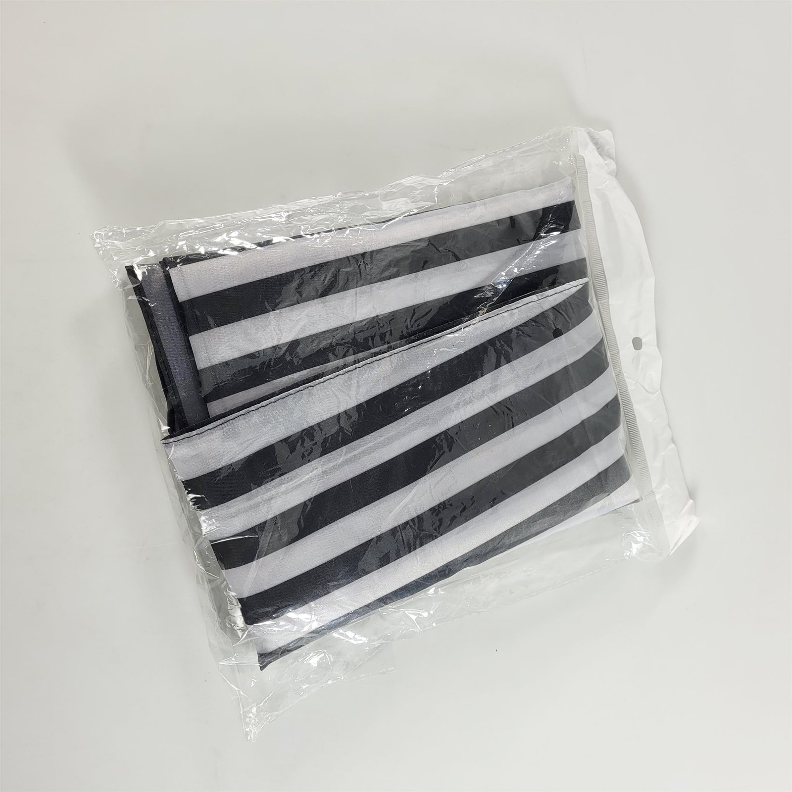 Biutte.co Jubah Apron Potong Rambut WB25 Black White Kip Cape Salon Barbershop Anti Air Anti Static Nilon dengan Karet dan Pengait Leher untuk Melindungi Pakaian Bahu Tangan dan Kaki Saat Haircut Dewasa - Gambar 12